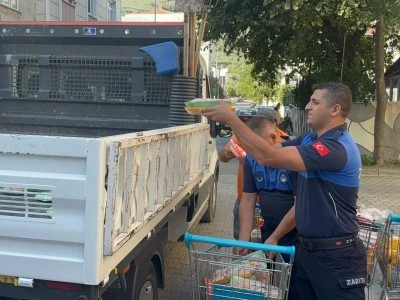 Gemlik'te bir zincir markette 250 kilogram bozuk et ele ge&ccedil;irildi