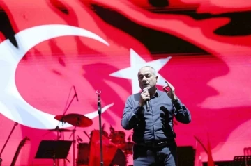 Gemlik&rsquo;te Cumhuriyet coşkusu cadde ve meydanlara sığmadı
