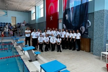 Gemlik&rsquo;te minik y&uuml;z&uuml;c&uuml;ler birincilik i&ccedil;in yarıştı