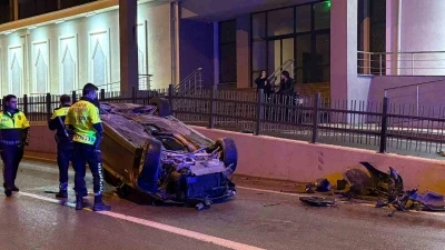 Gemlik&rsquo;te takla atan otomobildeki 3 kişi yaralandı