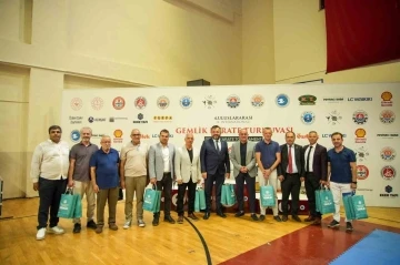 Gemlik&rsquo;teki dev turnuvada kıyasıya rekabet