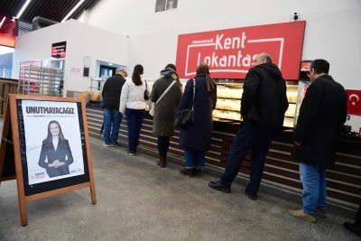 Gen&ccedil; yaşta hayatını kaybeden Şehzadeler Belediye Başkanı G&uuml;lşah Durbay, Osmangazi'de dualarla anıldı