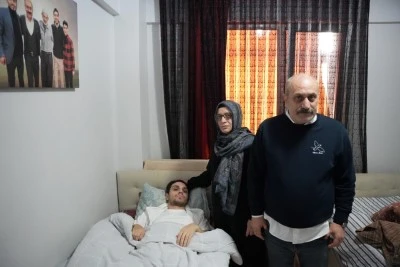 Gen&ccedil; adam, 18 yaş altı grubu tarafından 6 yerinden bı&ccedil;aklandı