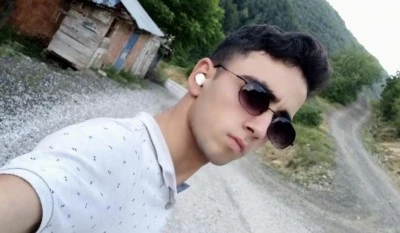 Gen&ccedil; adam kestiği ağacın altında can verdi