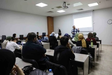 Gen&ccedil; iletişimciler ders başı yaptı
