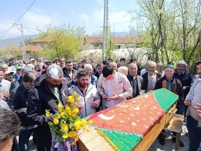 Gen&ccedil; kadın karnındaki &ccedil;ocuğu ile toprağa verildi