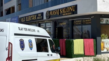 Gen&ccedil; kadın masaj salonunda bı&ccedil;aklanarak &ouml;ld&uuml;r&uuml;lm&uuml;ş halde bulundu
