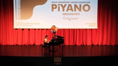 Gen&ccedil; piyanistler, muhteşem performanslar sergiledi
