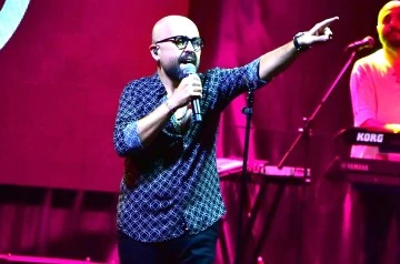 Pop&ccedil;u Ayko&ccedil;, Bodrum'da sahne aldı