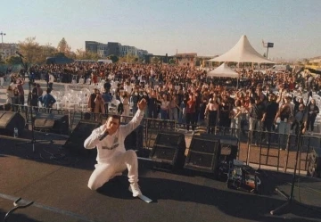 Gen&ccedil; rap yıldızı &ouml;d&uuml;ll&uuml; menajer ile anlaştı
