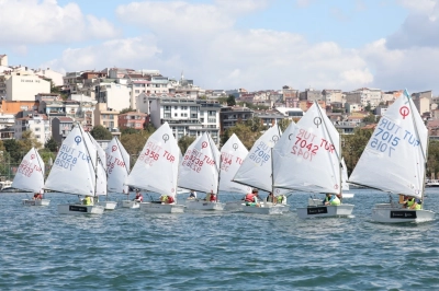 Gen&ccedil; Sporcular Şampiyonluk İ&ccedil;in Yarıştı