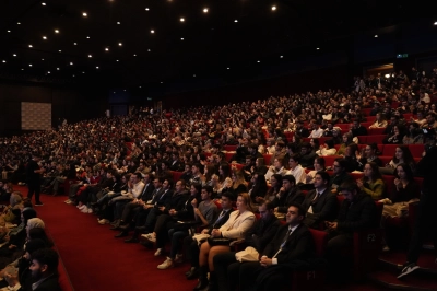 Gen&ccedil;İz Zirvesi Binlerce Genci Bir Araya Getirdi