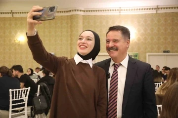 Gen&ccedil;ler Başkan Deveci&rsquo;ye projelerini anlattı
