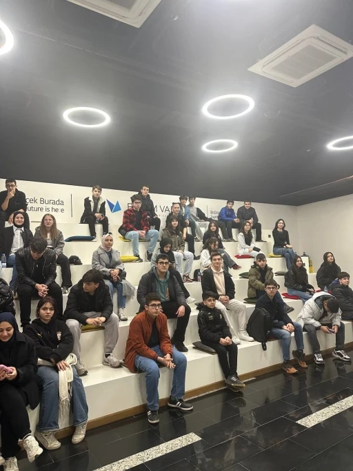 Gen&ccedil;ler Bilişim Vadisi&rsquo;ni gezdi
