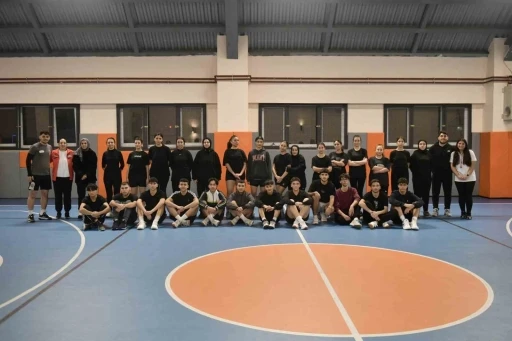 Gen&ccedil;ler bu akademide hayallerine kavuşuyor
