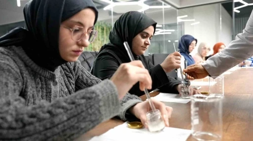 Gen&ccedil;ler doğal kozmetik &uuml;r&uuml;nleri yaptı
