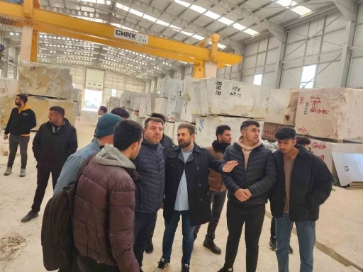 Gen&ccedil;ler mermer sekt&ouml;r&uuml; hakkında bilgi aldı
