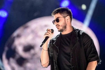 Gen&ccedil;ler Semicenk ile coştu
