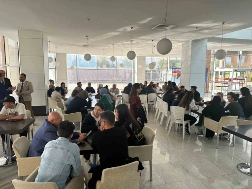 Gen&ccedil;ler yaşlılarla buluştu
