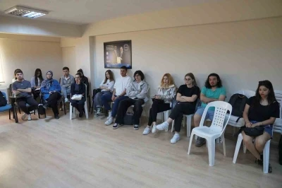 Gen&ccedil;lere toplumsal cinsiyet eşitliği ve fl&ouml;rt şiddeti anlatıldı
