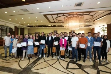 Gen&ccedil;lerin hayali, bir sonraki kareyi &uuml;niformalı &ccedil;ektirmek
