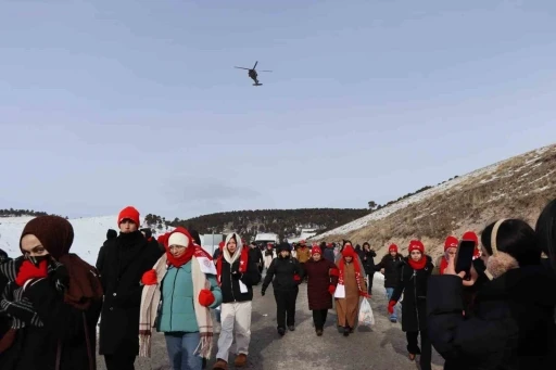 Gen&ccedil;lik ş&uuml;hedanın izinde
