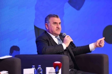 Gen&ccedil;lik ve Spor Bakanı Osman Aşkın Bak, gen&ccedil;lerle buluştu
