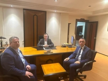 Gen&ccedil;oğlu 2 Nisan&rsquo;ı işaret etti, &rsquo;birlik ve beraberlik &ccedil;ağrısı&rsquo; yaptı
