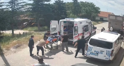 Geri giden kamyonun &ccedil;arptığı kadın &ouml;ld&uuml;; kaza kamerada