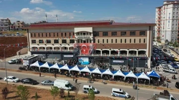 Geylani K&uuml;lt&uuml;r, Spor Merkezi ve Pazar Yeri t&ouml;renle hizmete girdi
