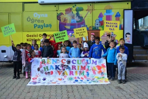 Gezici Oyuncak K&uuml;t&uuml;phanesi &ccedil;ocuklarla buluştu