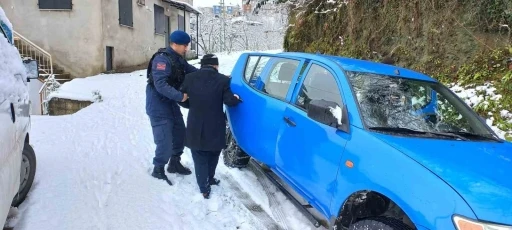 Giresun&rsquo;da jandarma diyaliz hastasına yardım eli uzattı
