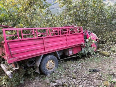 Giresun&rsquo;da kamyonet fındık bah&ccedil;esine yuvarlandı: 4 &ouml;l&uuml;, 1 yaralı