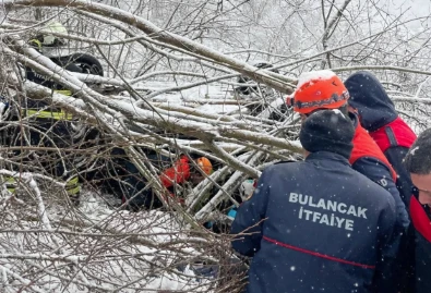 Giresun&rsquo;da otomobil u&ccedil;uruma yuvarlandı; 6 yaralı