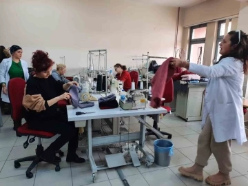 Giresun Halk Eğitim bu defa depremzedeler i&ccedil;in &uuml;retiyor
