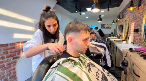 Giresun&rsquo;un tek kadın erkek kuaf&ouml;r&uuml;n&uuml; g&ouml;renler şaşkınlıklarını gizleyemiyor
