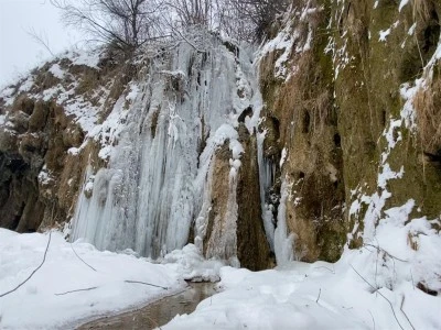 Girlevik Şelalesi dondu