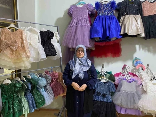 Giyemediği gelinlik i&ccedil;inde ukde oldu, şimdi diktiği gelinlikler &ccedil;ocukları mutlu ediyor
