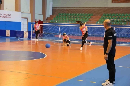 Goalball Kadınlar 1. Lig 2. Devre M&uuml;sabakaları Nevşehir&rsquo;de başladı.
