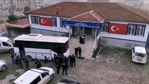 G&ouml;&ccedil;men ka&ccedil;ak&ccedil;ılarına operasyon: 18 şahıs tutuklandı, 59 g&ouml;&ccedil;men yakalandı

