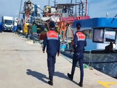 G&ouml;&ccedil;men ka&ccedil;ak&ccedil;ılığı operasyonu: 89 tutuklama