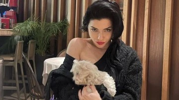 G&ouml;ğ&uuml;s bandı takan Merve Boluğur alay konusu oldu!