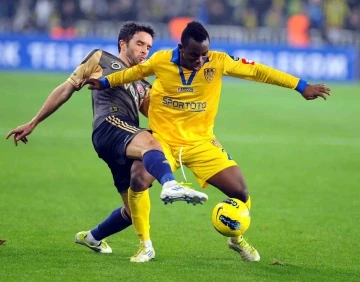 G&ouml;khan G&ouml;n&uuml;l, futbol kariyerini noktaladığını a&ccedil;ıkladı