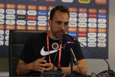 G&ouml;khan Kağıt&ccedil;ıoğlu: "Hakem, pozisyonun VAR&rsquo;dan net bir g&ouml;r&uuml;nt&uuml; olmadığı s&ouml;ylendiği i&ccedil;in gol&uuml; veremediğini s&ouml;yledi"
