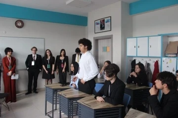 G&ouml;kkuşağı Koleji &ouml;ğrencilerinden CAFMUN başarısı
