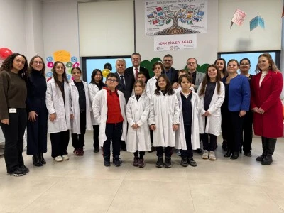 G&ouml;kkuşağı Koleji yapay zekaya atas&ouml;zlerini &ouml;ğretiyor