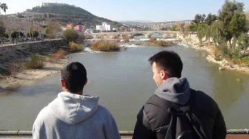 G&ouml;ksu Nehri yeniden siyah akmaya başladı
