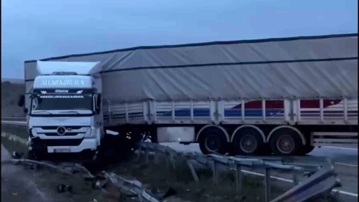 G&ouml;nen-Bandırma karayolunda tır kazası
