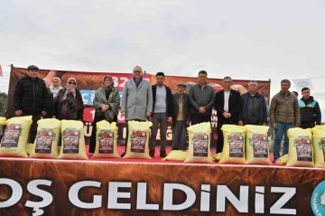 G&ouml;rdes&rsquo;te 1004 &uuml;reticiye 230 ton g&uuml;bre desteği
