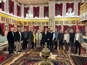 G&ouml;rdesli yazarlar Manisa&rsquo;da buluştu
